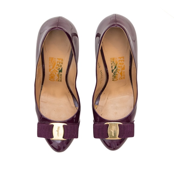 Salvatore Ferragamo Vara Bow Heels – Deep Plum Patent - Size US 6 B - Picture 8 of 14